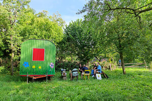 Bauwagen auf Streuobstwiese Wewelsburg