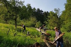 Zaunbau auf der Streuobstwiese der Sekundarschule © Jens Herrmann